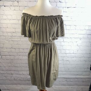 👗 Splendid Green Dress - Size Small - Versatile Shoulder Style -